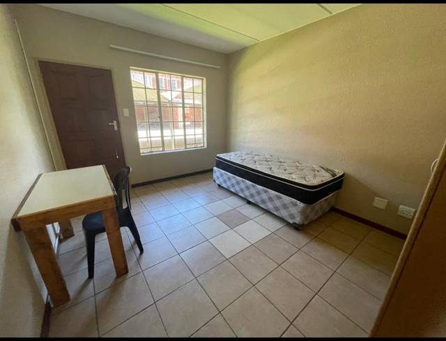 2 BEDROOM PROPERTY TO RENT IN DIE BULT